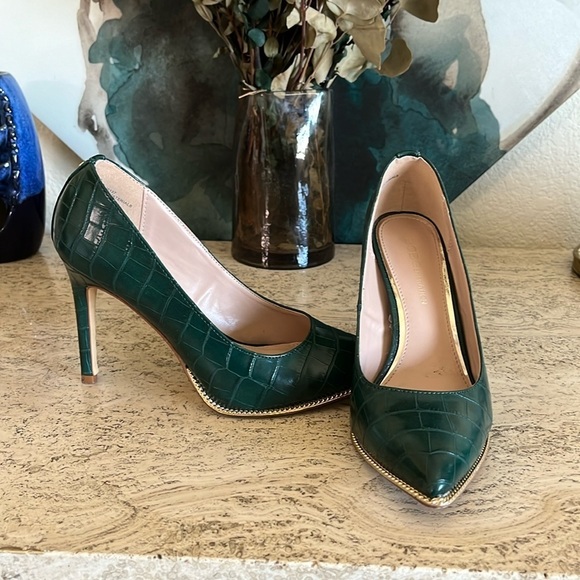 BCBGeneration Heels - Picture 1 of 4